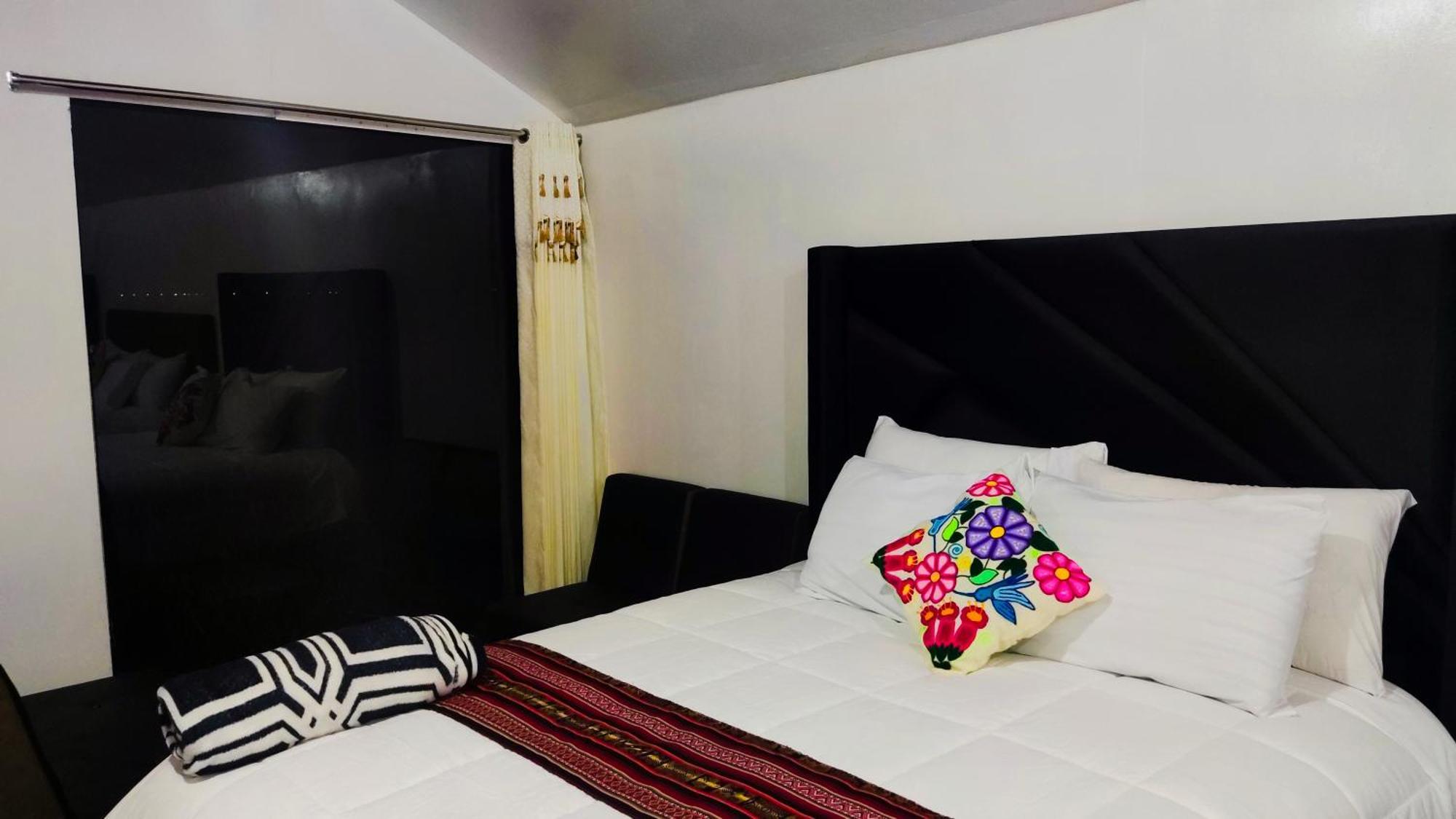 Uros Utasa Lodge プーノ エクステリア 写真